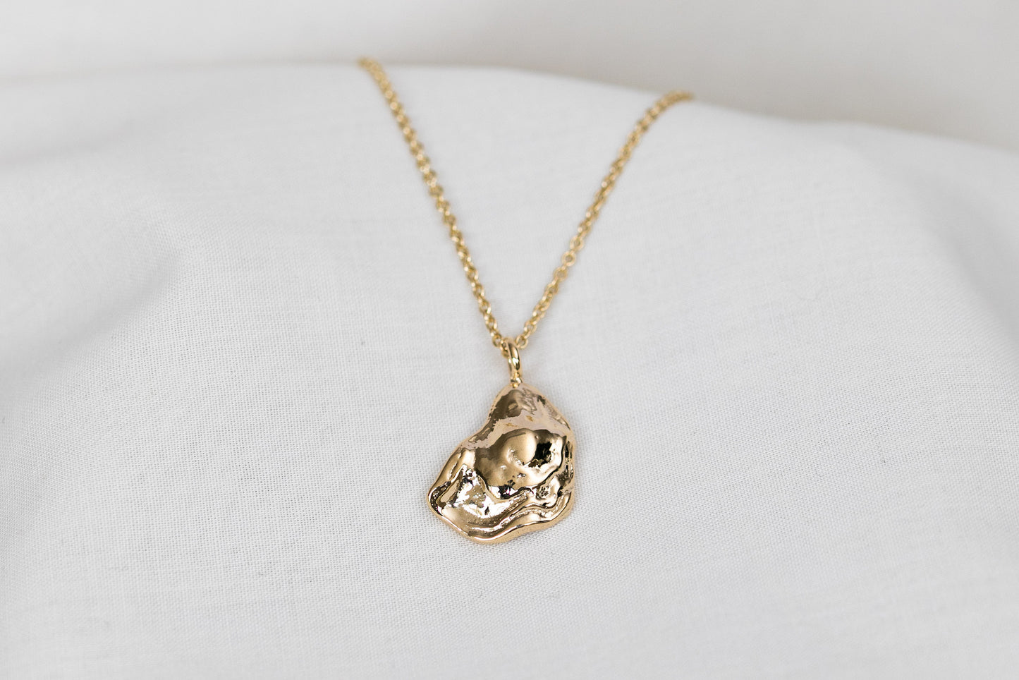 Oyster Lid Necklace - gold