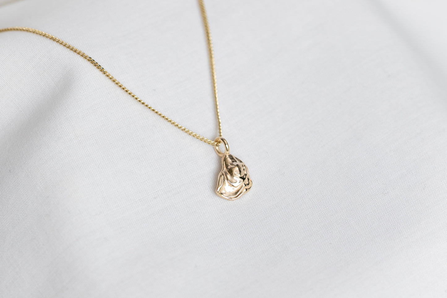 Oyster Lid Necklace - gold