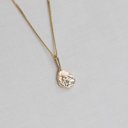 solid gold oyster texture necklace